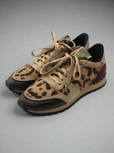 Load image into Gallery viewer, Valentino Garavani Sneakers Size 39
