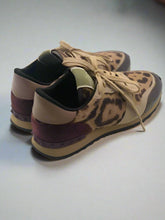 Load image into Gallery viewer, Valentino Garavani Sneakers Size 39
