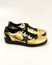 Load image into Gallery viewer, Golden Goose Sneakers Size 37
