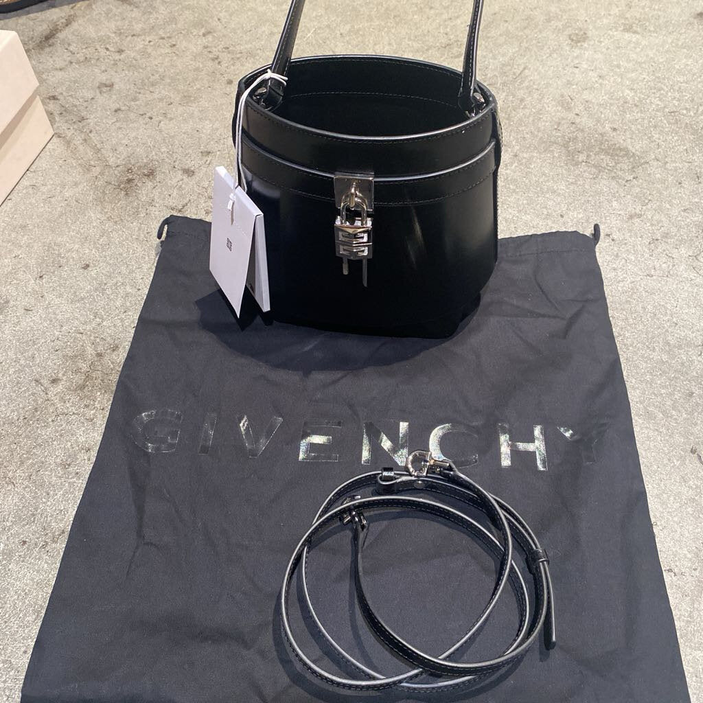 Shark Lock Bucket Bag With Strap & Dust Bag