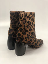 Load image into Gallery viewer, Dries Van Noten Boots Size 38
