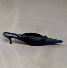 Load image into Gallery viewer, Balenciaga Heels Size 37.5
