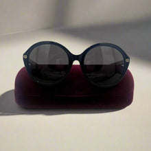 Load image into Gallery viewer, Gucci Sunglasses (incl case)
