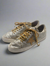 Load image into Gallery viewer, Golden Goose Sneakers Size 41
