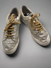 Load image into Gallery viewer, Golden Goose Sneakers Size 41
