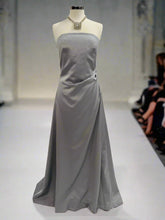 Load image into Gallery viewer, Vera Wang Ballgown Size 14 (US 12)
