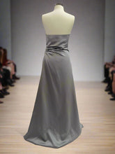 Load image into Gallery viewer, Vera Wang Ballgown Size 14 (US 12)
