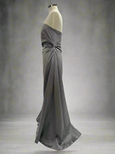 Load image into Gallery viewer, Vera Wang Ballgown Size 14 (US 12)
