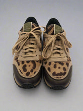 Load image into Gallery viewer, Valentino Garavani Sneakers Size 39
