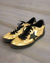 Load image into Gallery viewer, Golden Goose Sneakers Size 37
