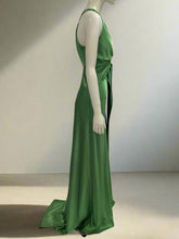 Load image into Gallery viewer, Ruth Tarvydas Ball Gown Size 14
