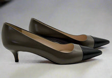 Load image into Gallery viewer, Prada Court Heels Size 39.5
