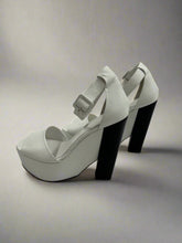 Load image into Gallery viewer, Scanlan &amp; Theodore Heels Size 40 &quot;As New&quot;
