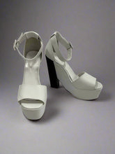 Load image into Gallery viewer, Scanlan &amp; Theodore Heels Size 40 &quot;As New&quot;
