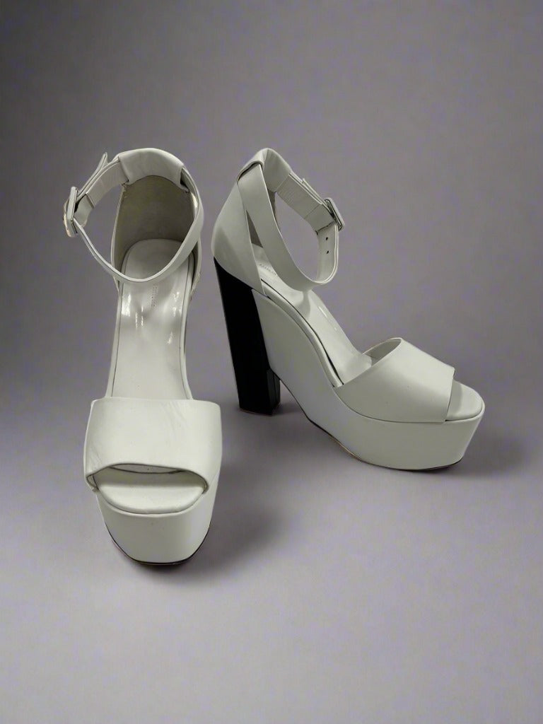 Scanlan & Theodore Heels Size 40 