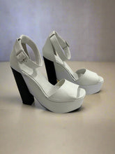 Load image into Gallery viewer, Scanlan &amp; Theodore Heels Size 40 &quot;As New&quot;
