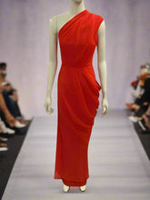 Load image into Gallery viewer, Camilla and Marc Gown Size 6
