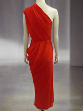 Load image into Gallery viewer, Camilla and Marc Gown Size 6
