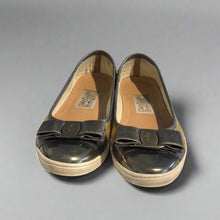 Load image into Gallery viewer, Salvatore Ferragamo Ballet Flats Size 6.5
