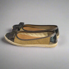 Load image into Gallery viewer, Salvatore Ferragamo Ballet Flats Size 6.5
