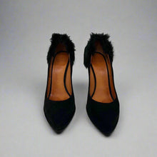 Load image into Gallery viewer, Givenchy Heels Size 39
