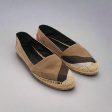 Load image into Gallery viewer, Burberry Loafers Size 37
