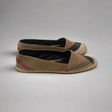 Load image into Gallery viewer, Burberry Loafers Size 37
