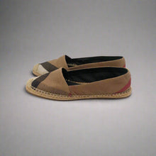 Load image into Gallery viewer, Burberry Loafers Size 37
