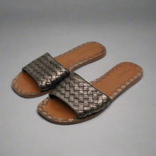 Load image into Gallery viewer, Bottega Veneta Slides Size 38.5
