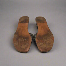 Load image into Gallery viewer, Bottega Veneta Slides Size 38.5
