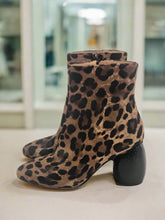 Load image into Gallery viewer, Dries Van Noten Boots Size 38
